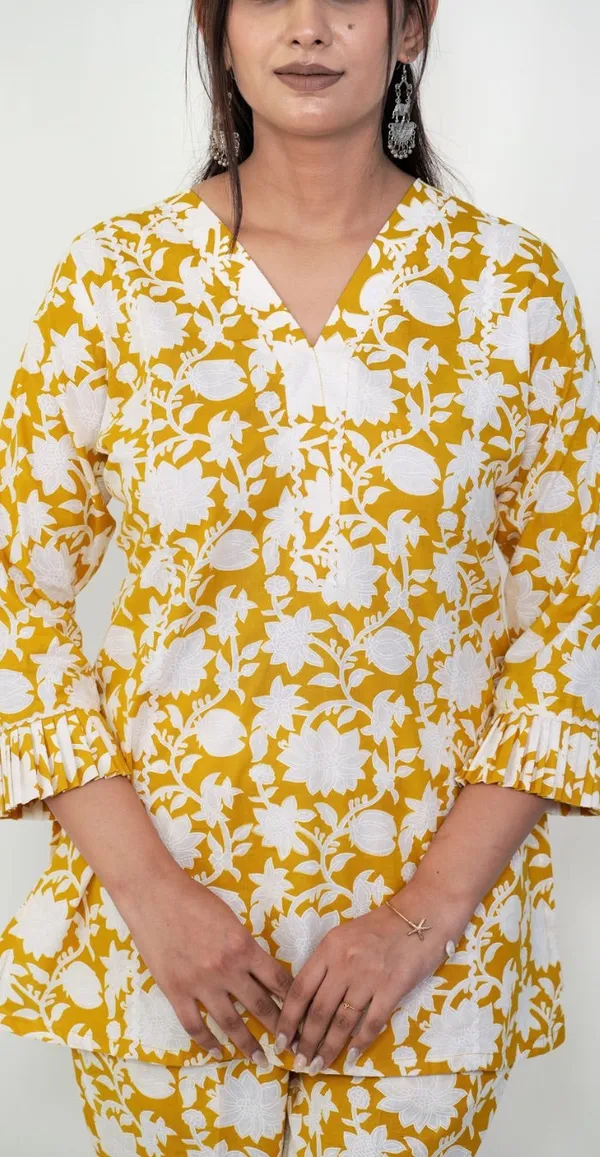 Floral_Print_Yellow_And_White_Co-Ord_Set_Comfortable_Casual_Outfit