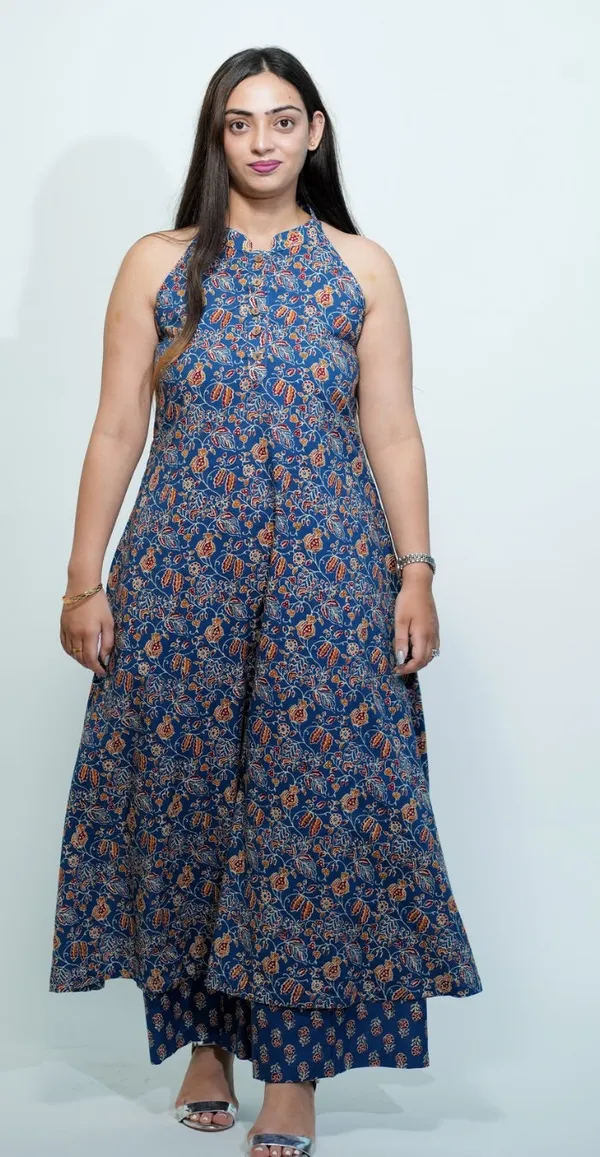 Blue_Colour_Traditional_Print_Sleeveless_Kurti_Set_Top_Bottom