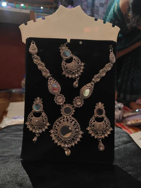 Silver_Oxidized_Filigree_Bridal_Necklace_Set_With_Earrings_For_Women