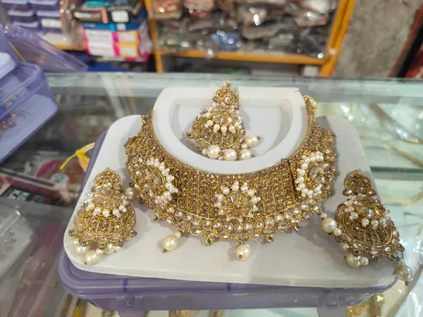 Gold_Kundan_Pearl_Choker_Necklace_Set_With_Earrings_And_Maang_Tikka_For_Women