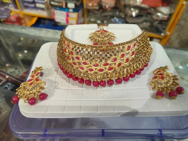 Gold_Kundan_Ruby_Beads_Choker_Necklace_Set_With_Earrings_For_Women