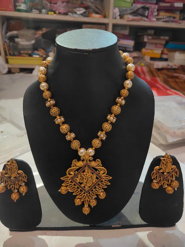 Antique_Gold_Beaded_Pendant_Necklace_Set_With_Earrings_For_Women