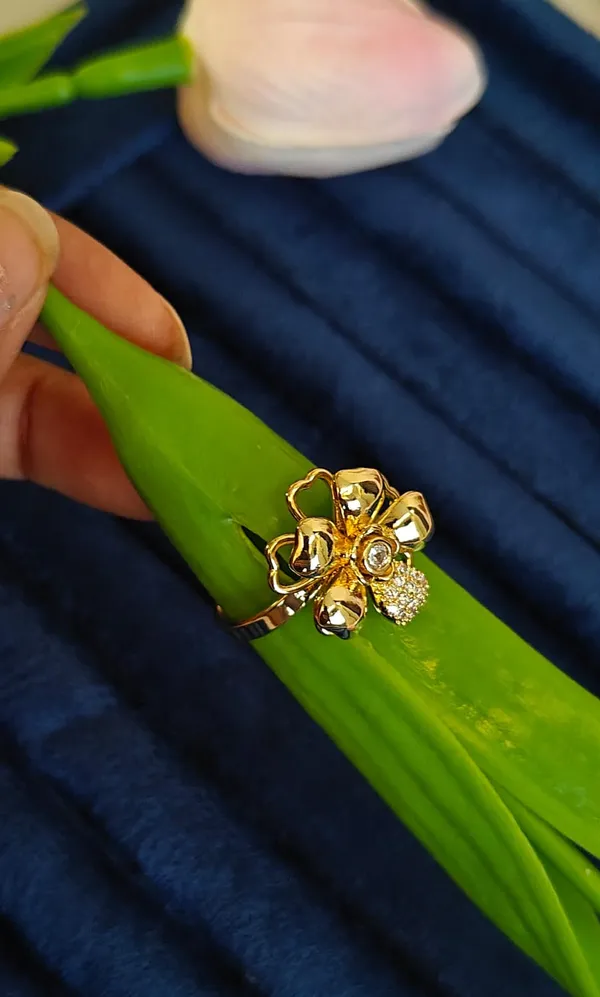 beautiful__anti_tarnish_revolving_finger_ring
