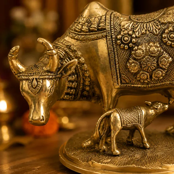 100%_Brass_Golden_Kamdhenu_Cow_with_Calf_Statue_|_2.9_kg_Heavy_Brass_Kamdhenu_Idol_|_Handmade_Sacred_Cow_&_Calf_Showpiece_for_Home_Temple,_Pooja_Room,_Office,_Living_Room,_Vastu_&_Spiritual_Gift