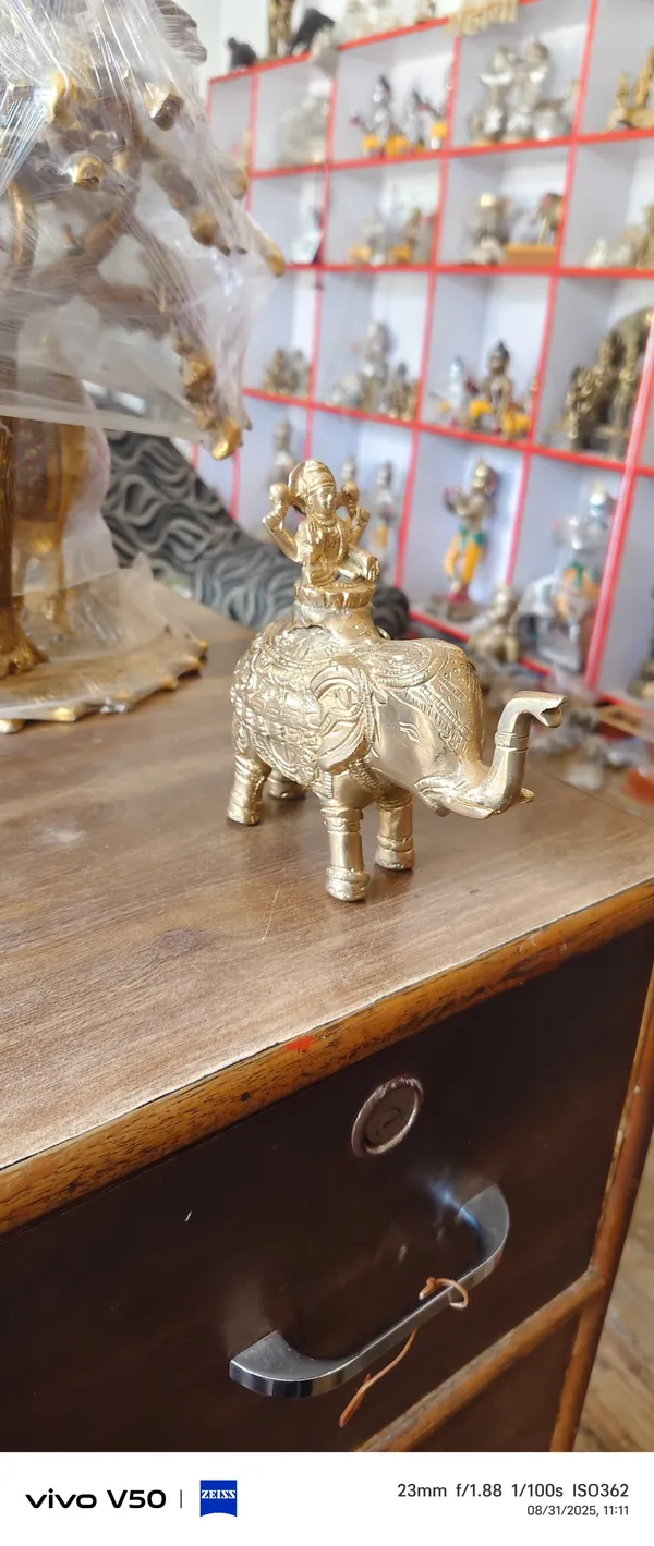 100%_Brass_Golden_Lakshmi_on_Elephant_Statue_|_1.700_kg_Heavy_Brass_Idol_|_Handmade_Decorative_Golden_Finish_Showpiece_for_Home_Décor,_Temple,_Office,_Living_Room_&_Gift
