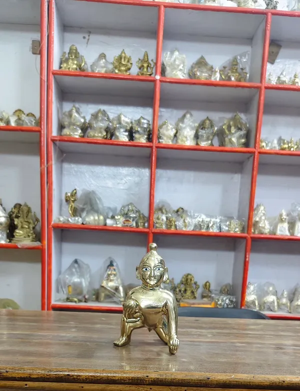100%_Brass_Golden_Laddu_Gopal_Crawling_Baby_Krishna_Statue_|_1_kg_Heavy_Brass_Bal_Gopal_Idol_|_Handmade_Decorative_Showpiece_for_Home_Temple,_Pooja_Room,_Janmashtami,_Living_Room_&_Spiritual_Gift