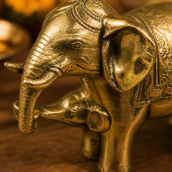 100%_Brass_Golden_Elephant_Statue_|_2.5_kg_Heavy_Brass_Elephant_Figurine_|_Handmade_Decorative_Animal_Showpiece_for_Home_Décor,_Office,_Living_Room,_Vastu,_Tabletop_Display_&_Gift