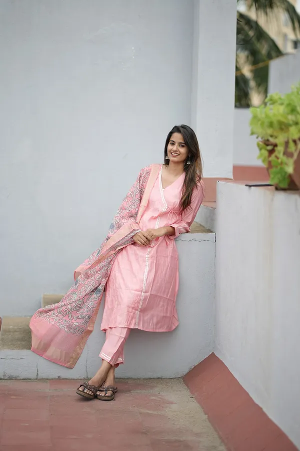 Pink_Chanderi_Premium_And_Fancy_Design_Kurta_Set_For_Women