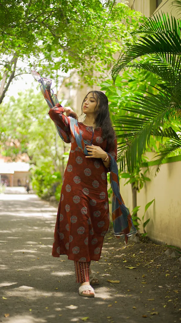 Maroon_Cotton_Premium_And_Fancy_Design_Kurta_Set_For_Women