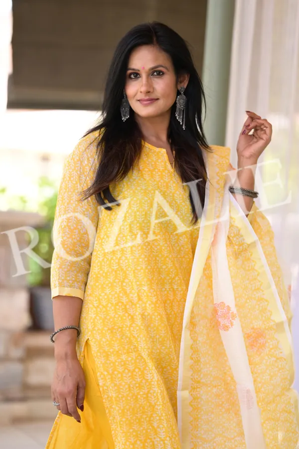 Yellow_Doria_Premium_And_Fancy_Design_Kurta_Set_For_Women