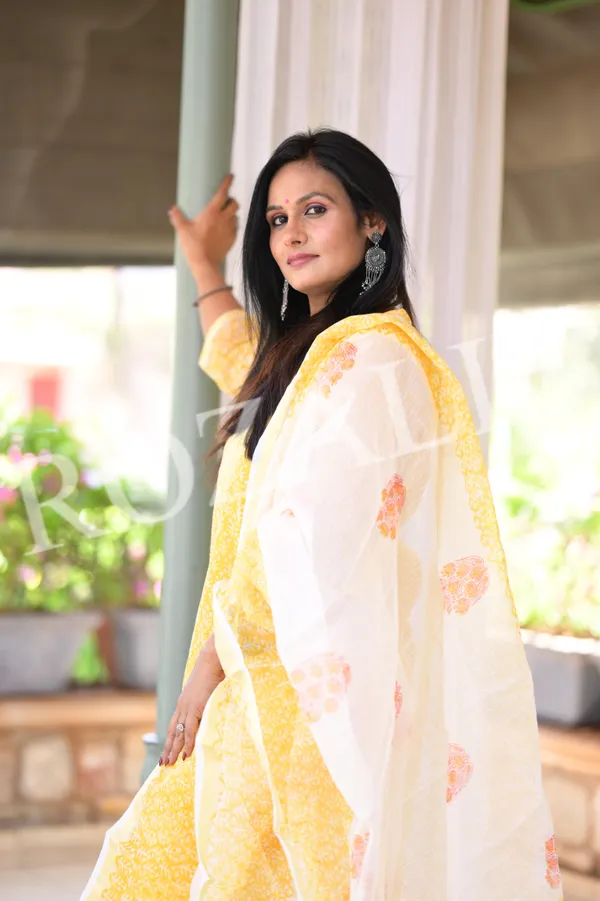 Yellow_Doria_Premium_And_Fancy_Design_Kurta_Set_For_Women