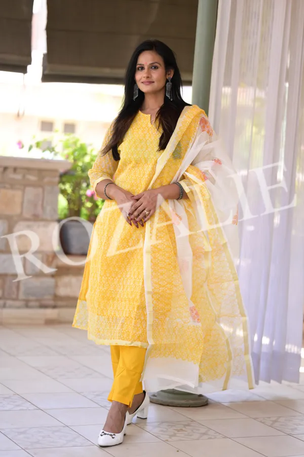 Yellow_Doria_Premium_And_Fancy_Design_Kurta_Set_For_Women