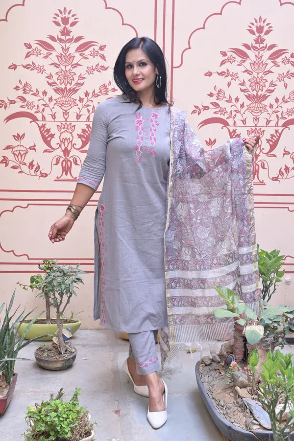 Grey_Cotton_Premium_And_Fancy_Design_Kurta_Set_For_Women