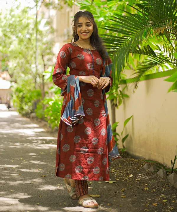 Maroon_Cotton_Premium_And_Fancy_Design_Kurta_Set_For_Women