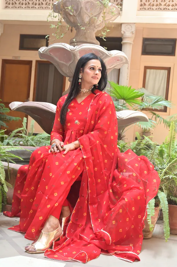 Red_Chiffon_Bandhani_Premium_And_Fancy_Design_Kurta_Set_For_Women