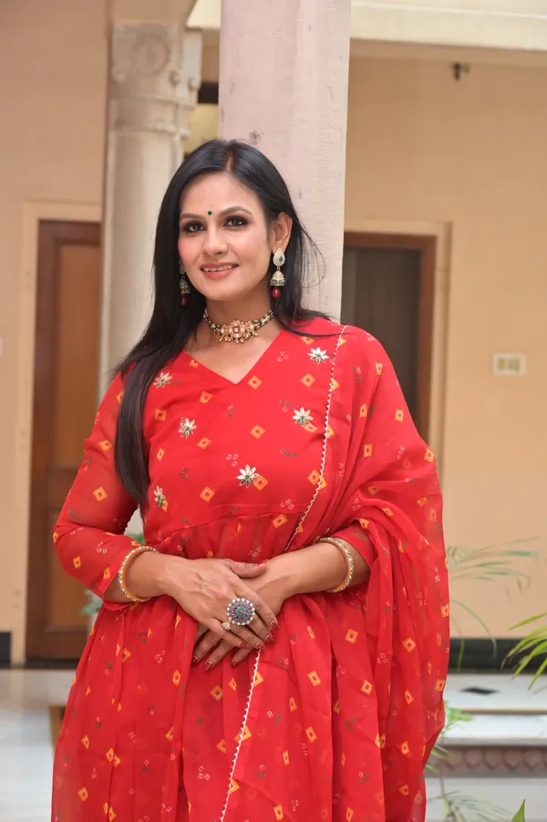 Red_Chiffon_Bandhani_Premium_And_Fancy_Design_Kurta_Set_For_Women