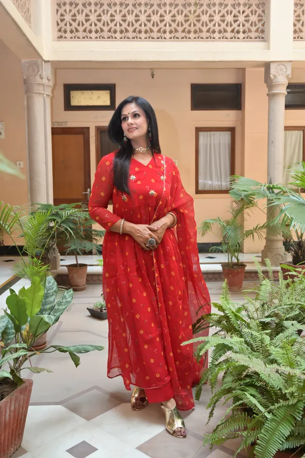 Red_Chiffon_Bandhani_Premium_And_Fancy_Design_Kurta_Set_For_Women