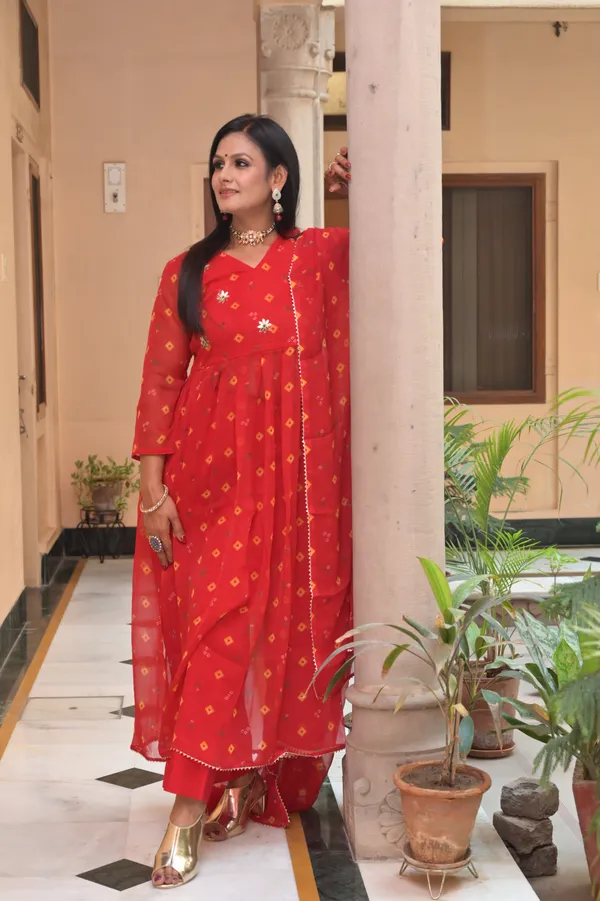 Red_Chiffon_Bandhani_Premium_And_Fancy_Design_Kurta_Set_For_Women