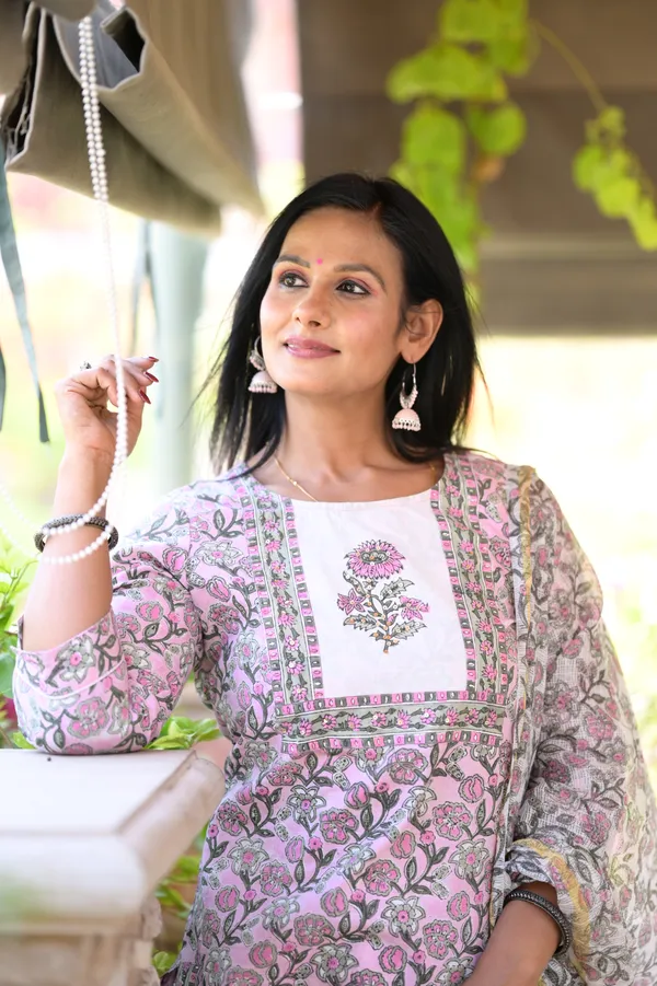 Baby_Pink_Cotton_Premium_And_Fancy_Design_Kurta_Set_For_Women