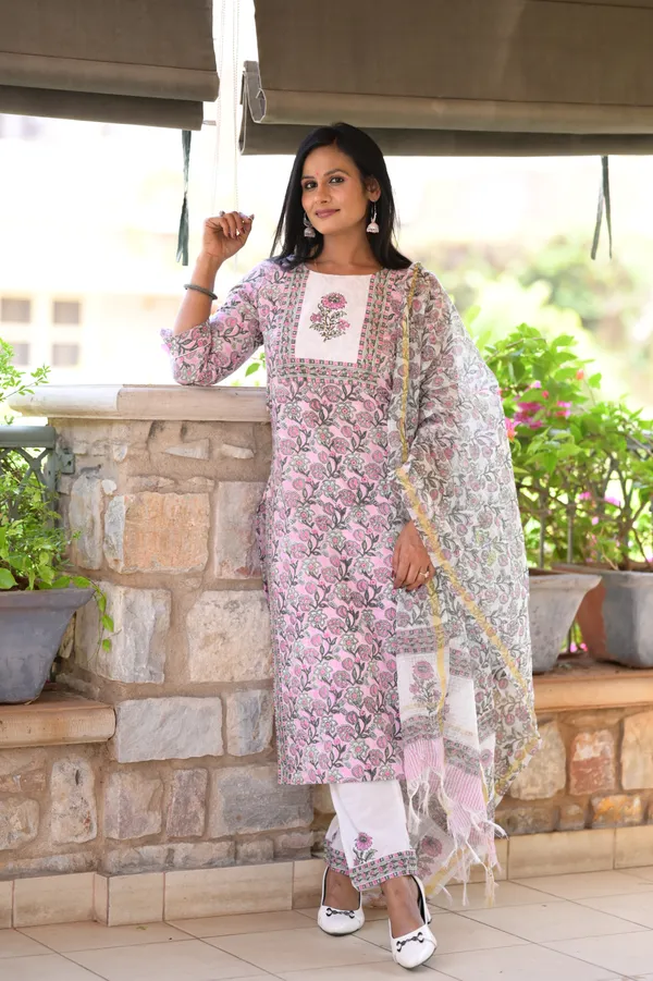 Baby_Pink_Cotton_Premium_And_Fancy_Design_Kurta_Set_For_Women