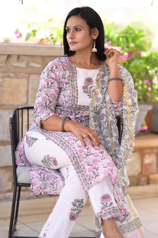 Baby_Pink_Cotton_Premium_And_Fancy_Design_Kurta_Set_For_Women