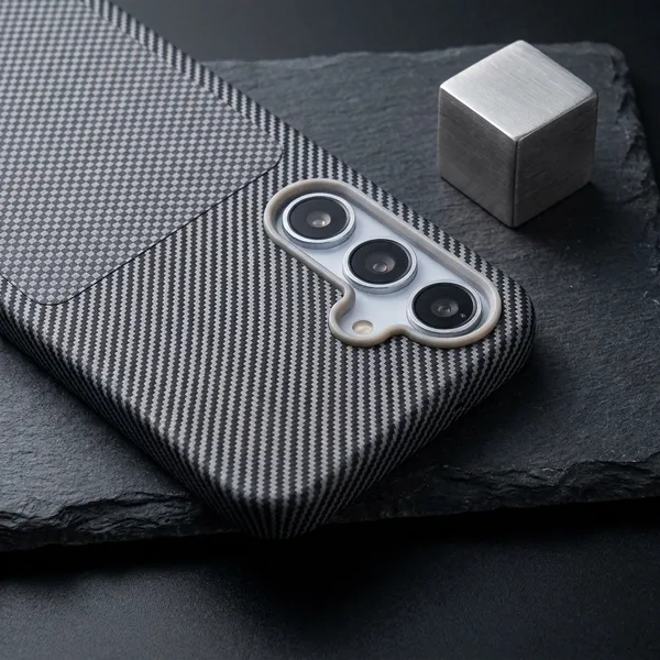 Textured_Carbon_Fiber_Phone_Case_with_Card_Slot_Pack_Of_3