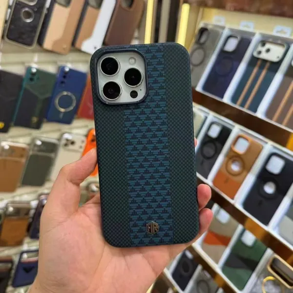 Textured_Carbon_Fiber_Pattern_Phone_Case_for_iPhone_13_Pro_Pack_Of_3