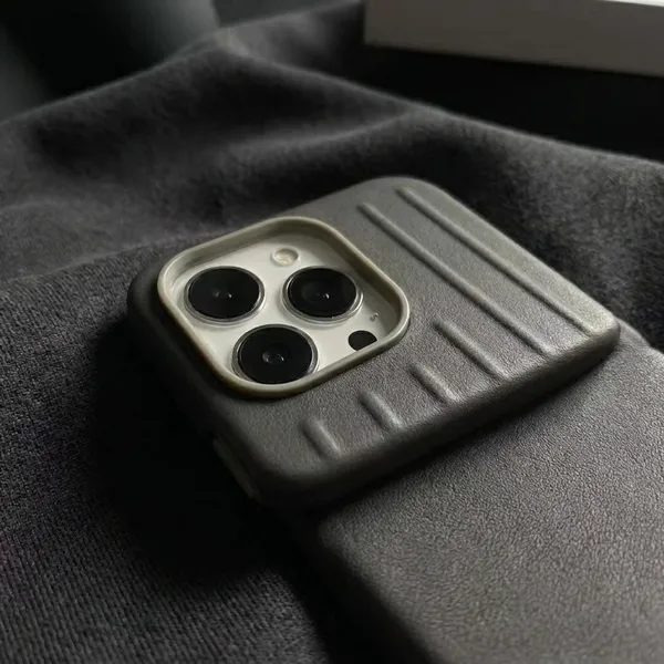 Premium_iPhone_Case_with_Vertical_Stripe_Design_-_Black_Protective_Cover_for_iPhone_13_Pro