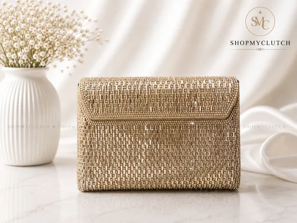 Elegant_Golden_Beaded_Clutch_Bag_With_Chain_Handle