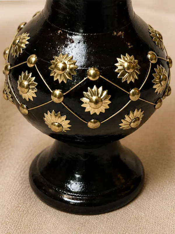 Decorative_Black_Brass_Vase_With_Golden_Floral_Pattern