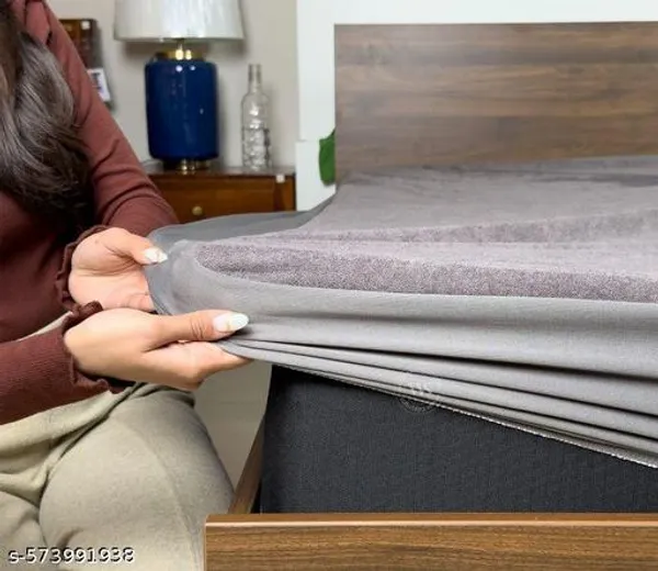 Luxurious_Homes_Waterproof_Elastic_Fitted_Terry_Mattress_Protector