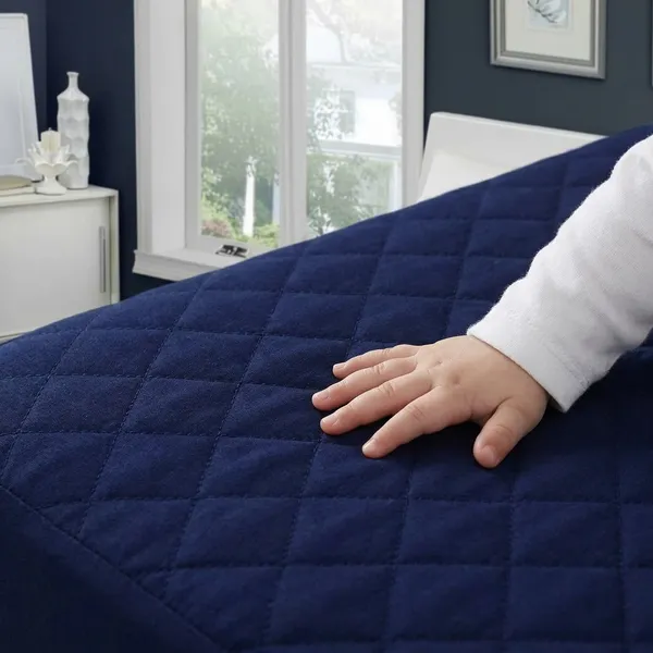 Waterproof_Quilted_Mattress_Protector_With_Elastic_All_Around