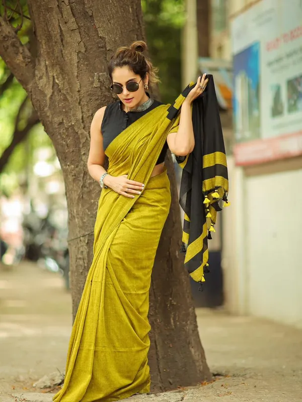 Yellow_And_Black_Lilan_Printed_Saree