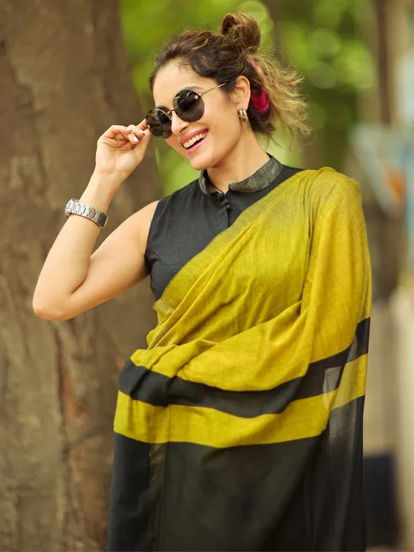 Yellow_And_Black_Lilan_Printed_Saree