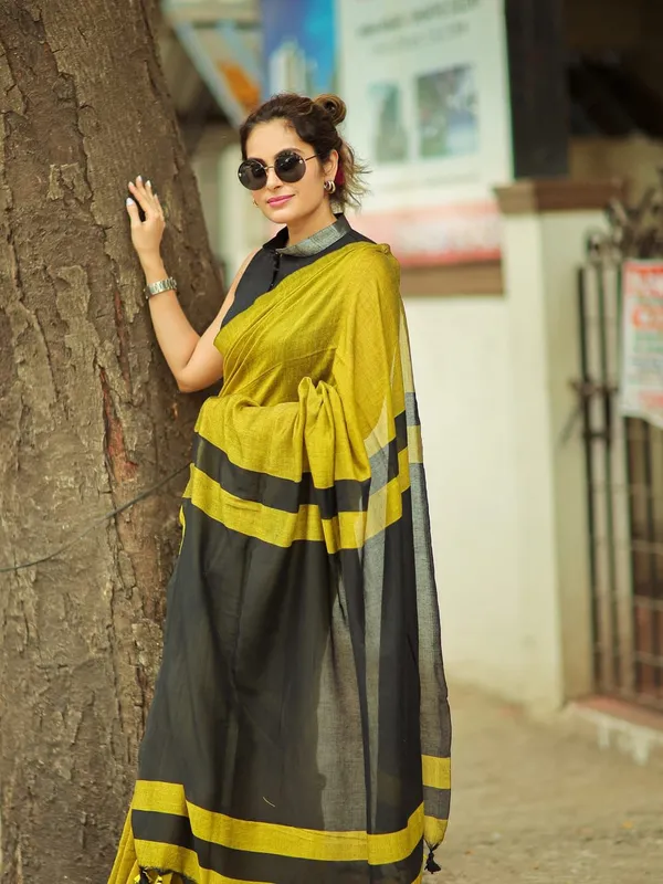 Yellow_And_Black_Lilan_Printed_Saree