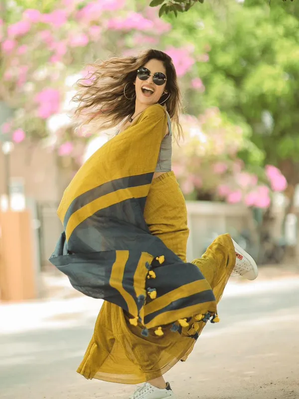 Yellow_And_Black_Lilan_Printed_Saree