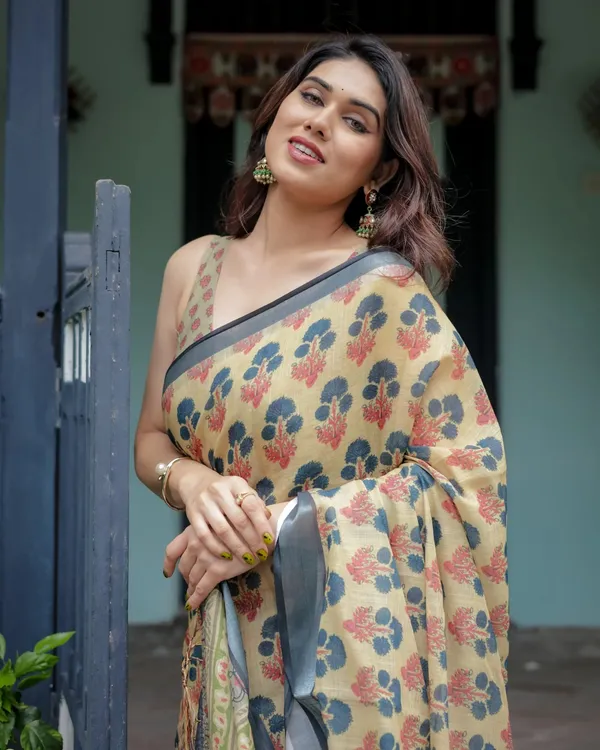 Beige_And_Grey_Lilan_Printed_Saree