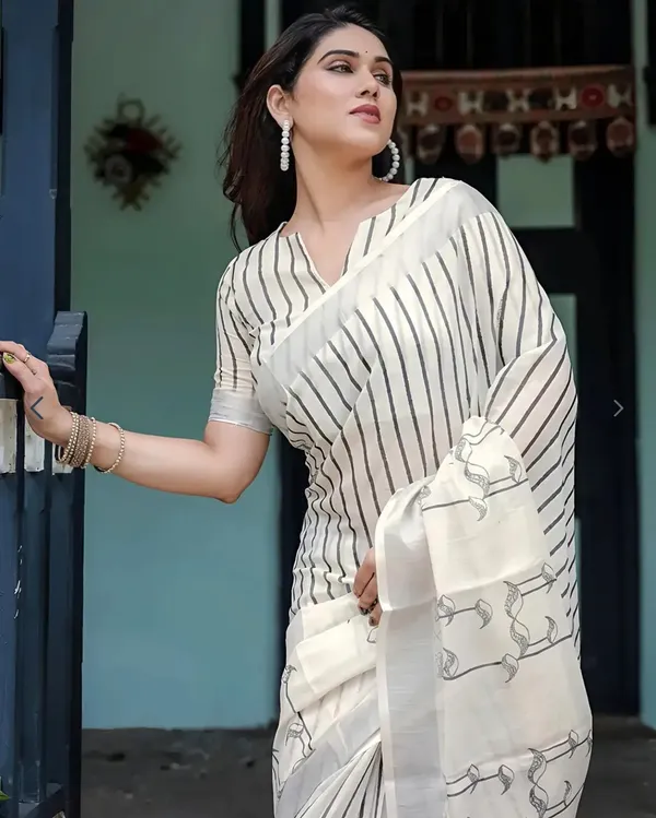 Off_White_Lilan_Printed_Saree