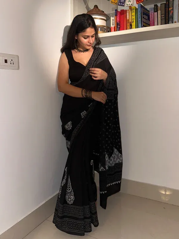 Black_And_White_Lilan_Printed_Saree