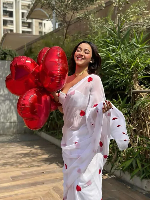 White_And_Red_Lilan_Printed_Saree