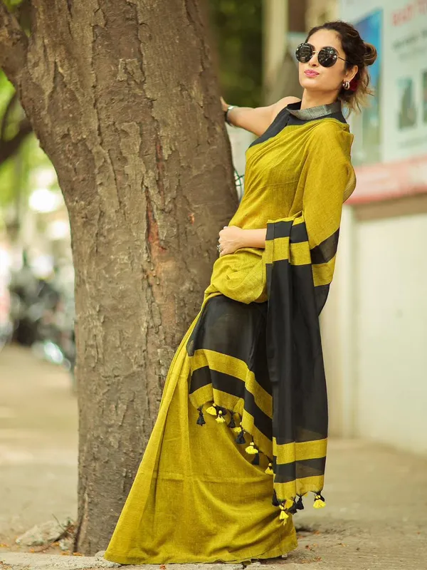Yellow_And_Black_Lilan_Printed_Saree