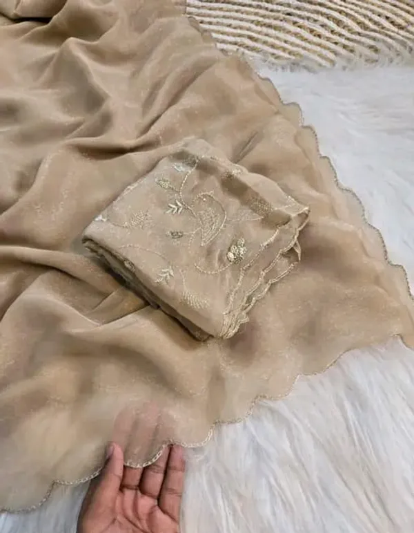 Beige_Lilan_Printed_Saree