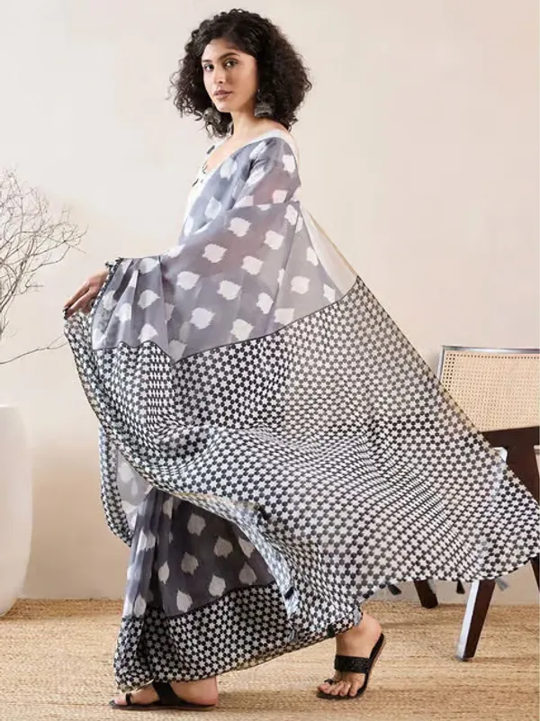 Grey_And_White_Lilan_Printed_Saree