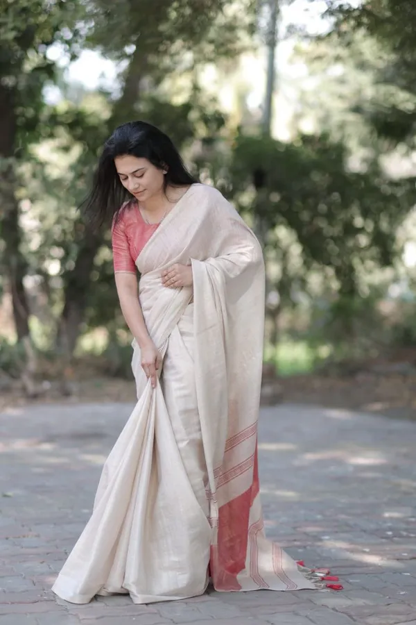 Off_White_And_Coral_Lilan_Printed_Saree