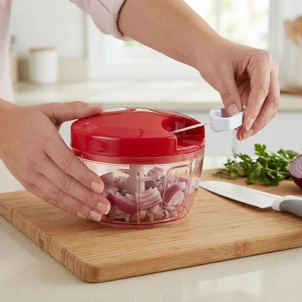 Red_Plastic_Chopper_For_Home_And_Kitchen_Use