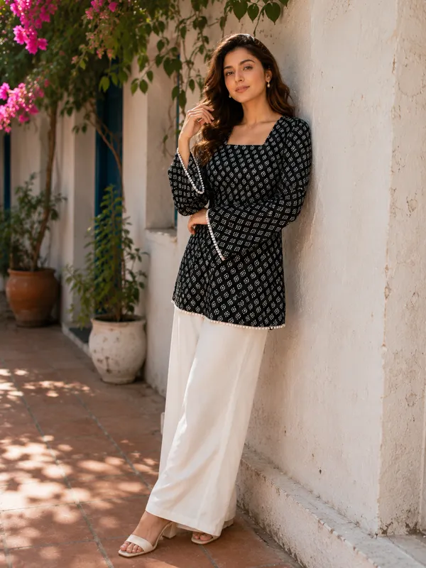 Black_Cotton_Stylish_Fashionable_Short_Kurti_For_Women