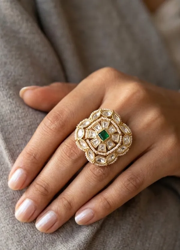Elegant_Victorian-Style_Square_Finger_Ring_with_Emerald_Center_and_Crystal_Embellishments