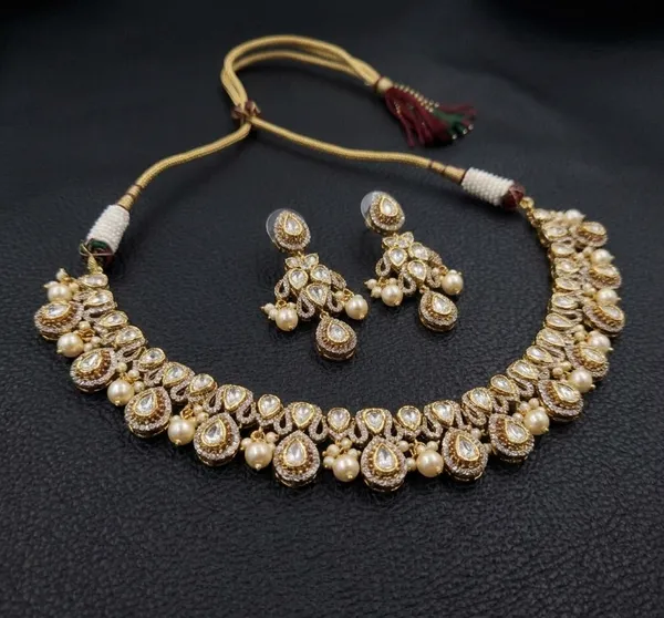 Avantika_Necklace_Set_-_White