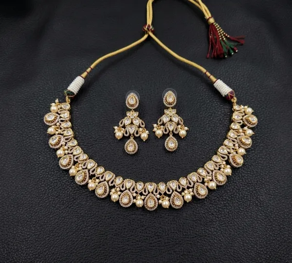 Avantika_Necklace_Set_-_White
