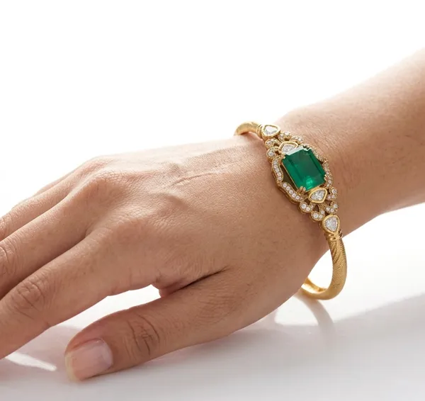 REGAL_BRACELET_-_EMERALD_GREEN